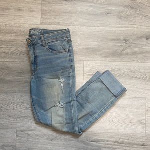 American eagle light wash ripped jeans